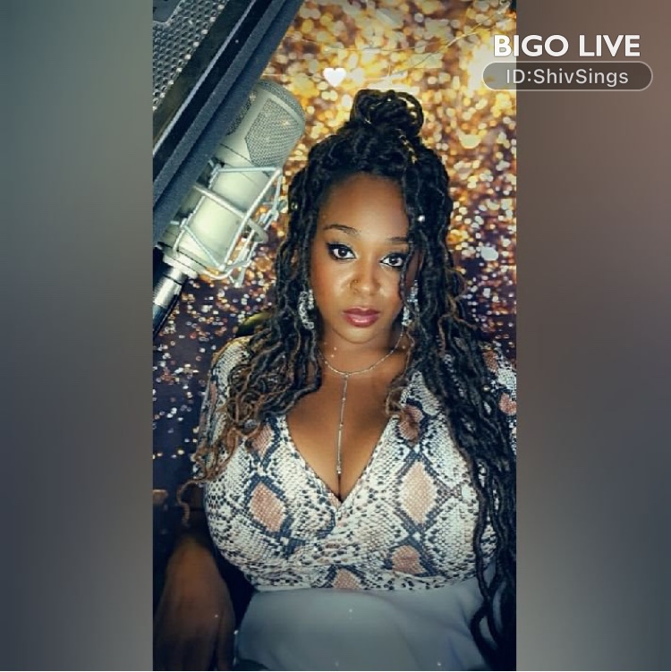 lovejones32's tweet photo. Come and see 🎙SiobhanÉlouise streaming live on #BIGOLIVE and make new friends! 
https://t.co/eceBIf0gMq https://t.co/4VRDSzuLjq