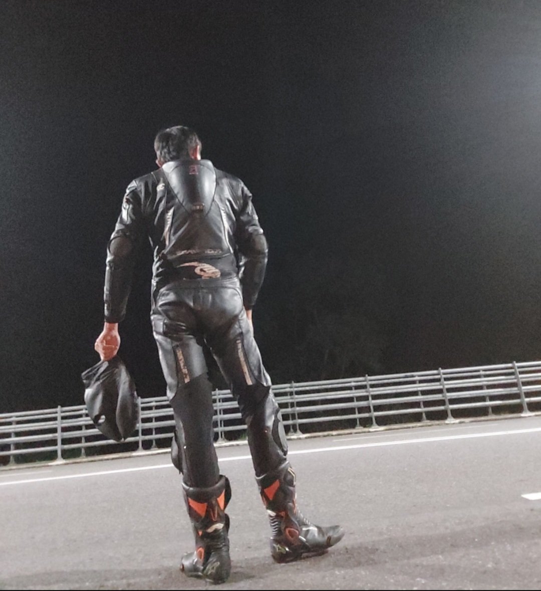 Augden_'s tweet photo. I did a little progress of confidence upgrade, by dare to take some ok photos with the leather mask removed https://t.co/oNPAlZludI