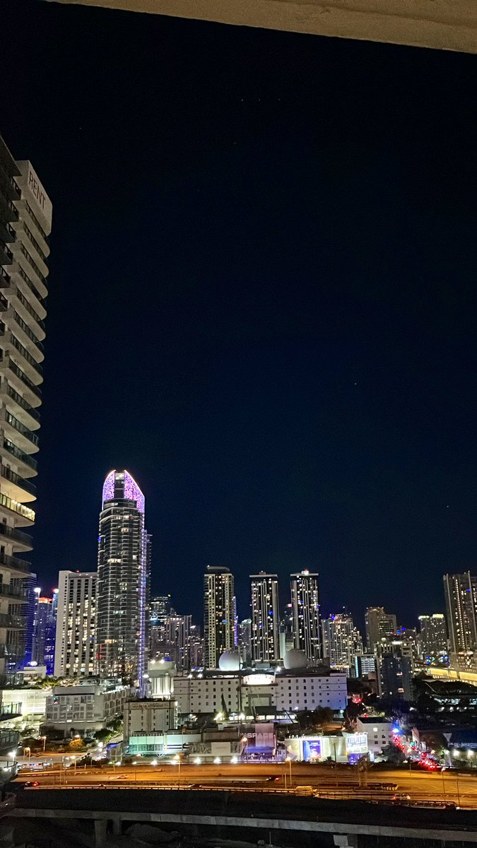 DanySanchezVE's tweet photo. Vida bonita, GRACIAS.
 Hoy son 31. 🥳🎁
Celebro hoy, el REGALO lo tengo todos los días. 🙏🏻🙏🏻🙏🏻 https://t.co/VCzTkw2PNB