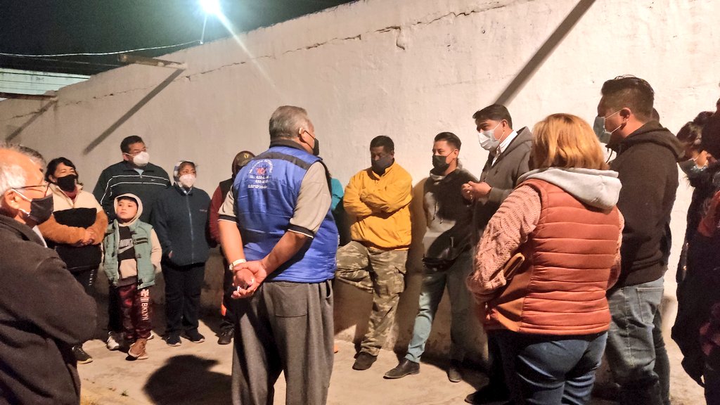 MigueCholula's tweet photo. No importa la hora, llueve o frío, siempre que los #Calerenses nos reciban ahí estaremos.
Estamos terminando nuestro 5to día de campaña en la Colonia Agrícola Ignacio Zaragoza platicando y presentando nuestros 5 COMPROMISOS.
#PlanillaCalerense
#Vota23DeEnero https://t.co/tq66Rzp5av