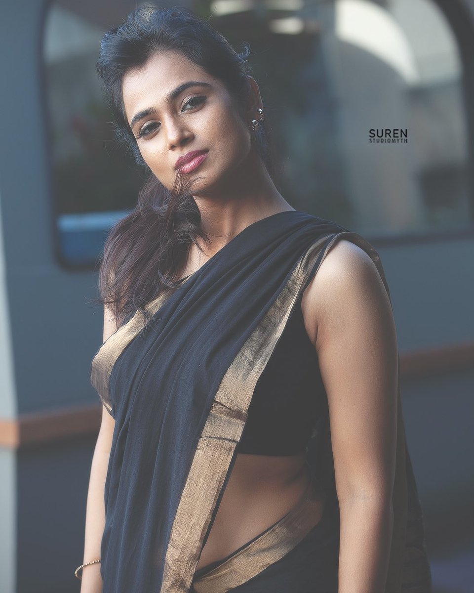 TCINEUpdate's tweet photo. Gorgeous @iamramyapandian recent clicks #RamyaPandian 🖤🖤🖤 https://t.co/OYoInYEZQE