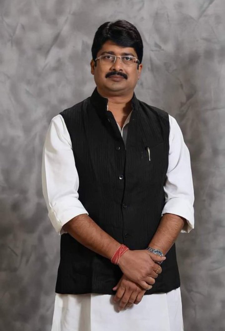 Grlstoic's tweet photo. जग घुमेया थारे जैसा ना कोई
#UpStandWithJSDL 
#राजा_भैया_जिंदाबाद https://t.co/GVdz1NAiEo