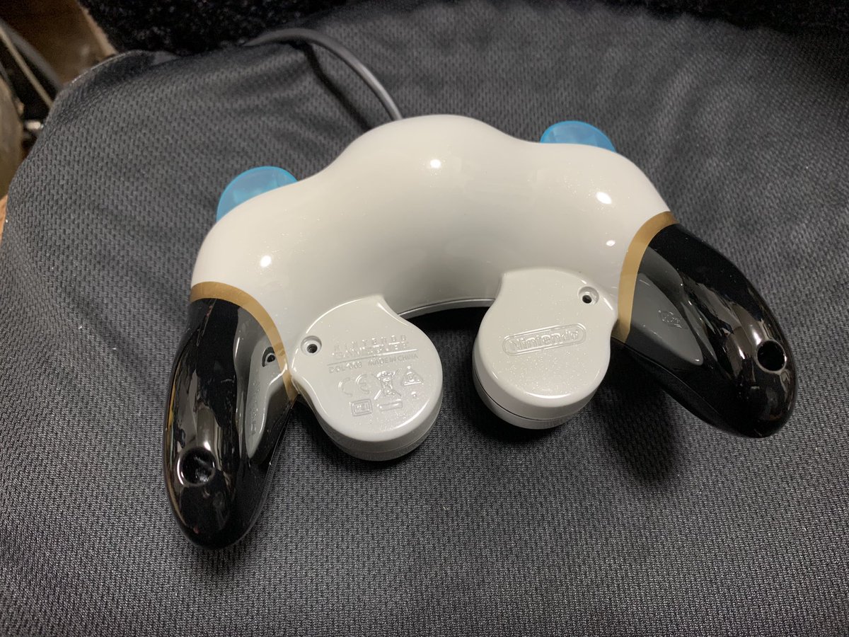 tanaka_pro_'s tweet photo. ゼノブレイド
ホムラ ヒカリ
相変わらずジャガーの内装仕上げに時間をとられて忙しいです。
#Xenoblade
#CustomGCC
#ControllerCustom
#gcコン塗装
#スマブラsp
#ソラ
#SSBU https://t.co/KFe1p6GNTK