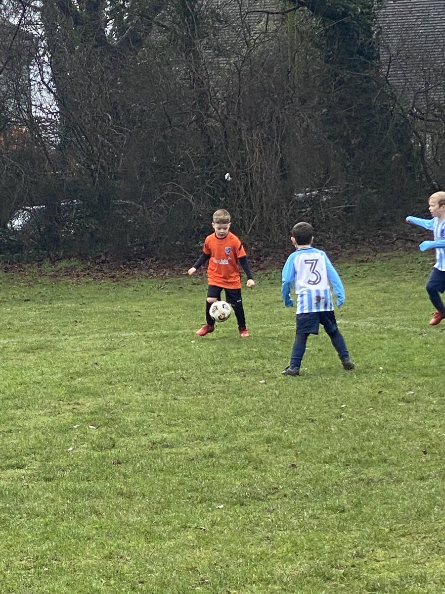 Nothing better on a Sunday morning than watching your little man learn the ropes of wet weather and muddy pitches. Great display by @DSYFC leopards U7’s.