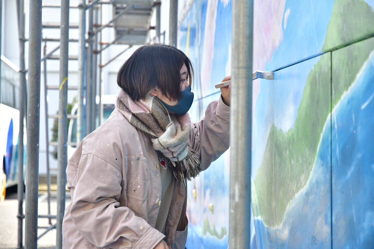 kadai_creative's tweet photo. こんばんは！
今日でペイントは終了いたしました！！
沢山のご協力、ご支援ありがとうございました😭✨

寒空の下のペイントでしたが、夢中になって楽しみながらペイントすることができました🌟

チャレンジ号が町中を走る日を楽しみにしています！ https://t.co/hVTqyzeXNk