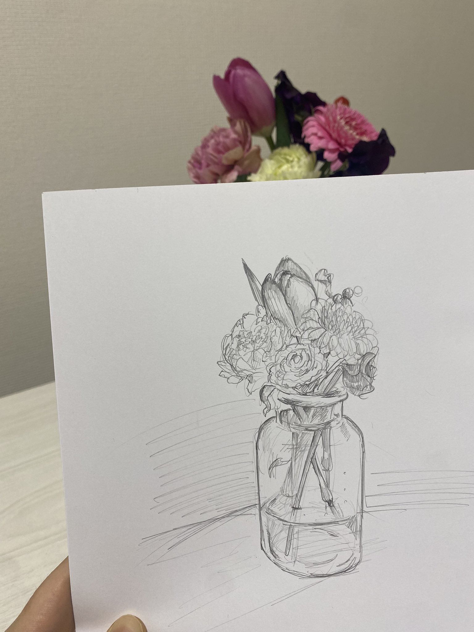 ちゆ 友人から花束頂いたんだけど 嬉しくてデッサンしちゃった T Co D2hsjuhrsp Twitter