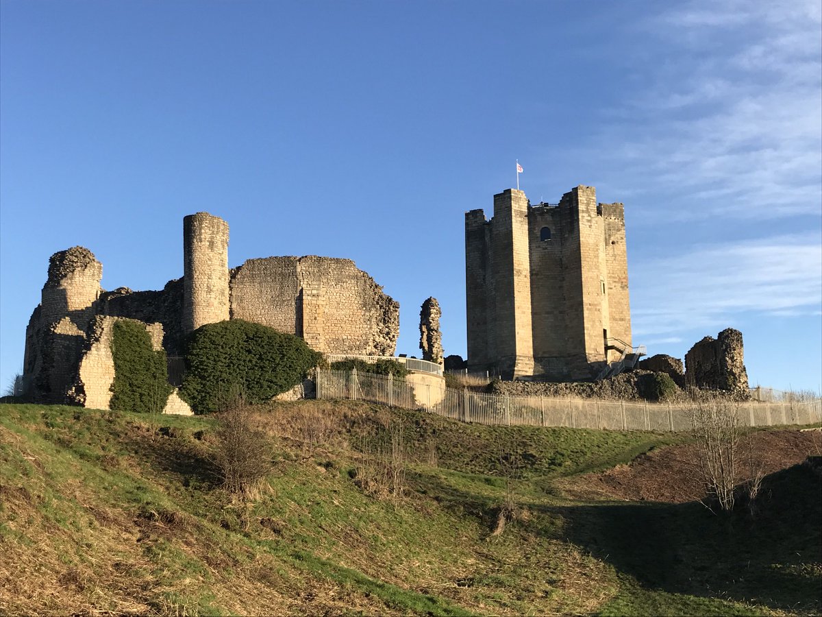 Sore Sheffield. That is what a castle should look like. #conisbroughcastle #doncaster