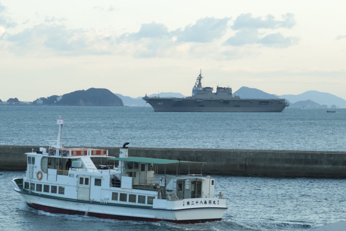 Tobaphoto177Mt's tweet photo. 今月13日に鳥羽港に伊勢参りで入港した護衛艦いせ。
#伊勢湾 #鳥羽港 #護衛艦いせ #護衛艦 #海上自衛隊 #伊勢参り #まさかの午前のみ #MTTPC https://t.co/t2ZFbaOjHW