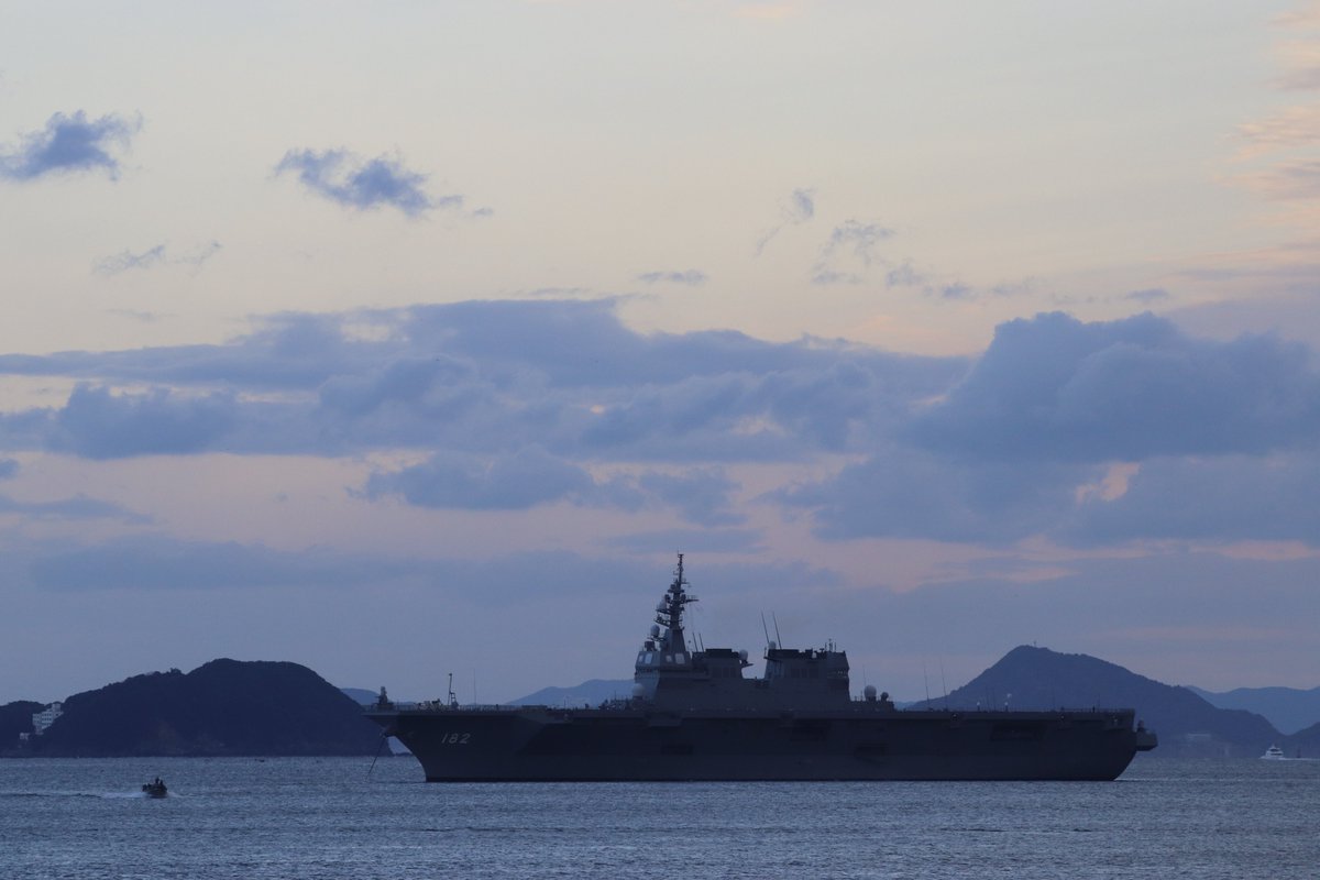 Tobaphoto177Mt's tweet photo. 今月13日に鳥羽港に伊勢参りで入港した護衛艦いせ。
#伊勢湾 #鳥羽港 #護衛艦いせ #護衛艦 #海上自衛隊 #伊勢参り #まさかの午前のみ #MTTPC https://t.co/t2ZFbaOjHW