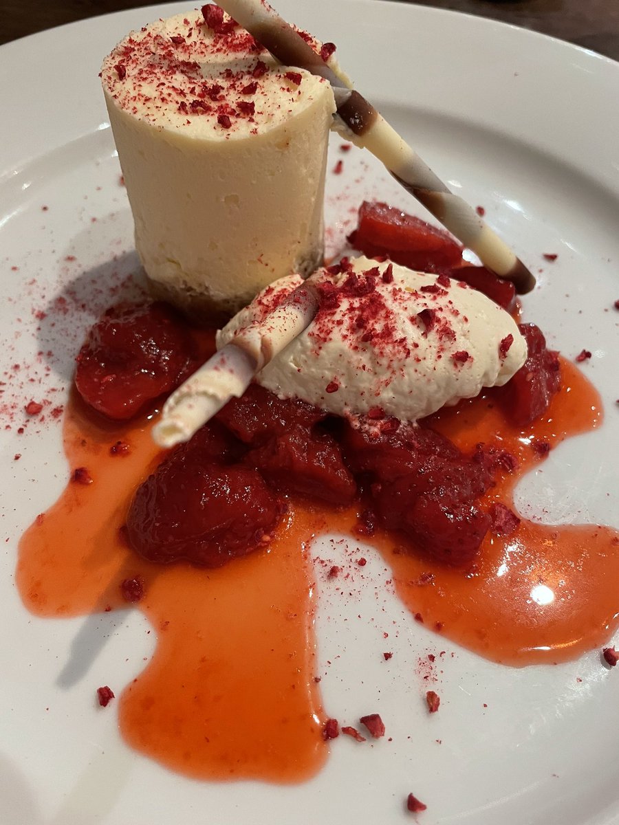 LovelyLocalIndi's tweet photo. Fabulous evening meal at Byron’s @ColwickHall - food, wine, service all spot on - and that beef dish was DIVINE #foodblog #nottsfood https://t.co/tWO7xamYTg