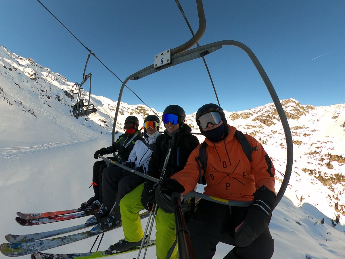 4ch3los's tweet photo. ⛷🏂 https://t.co/6kY9i8ZH7k