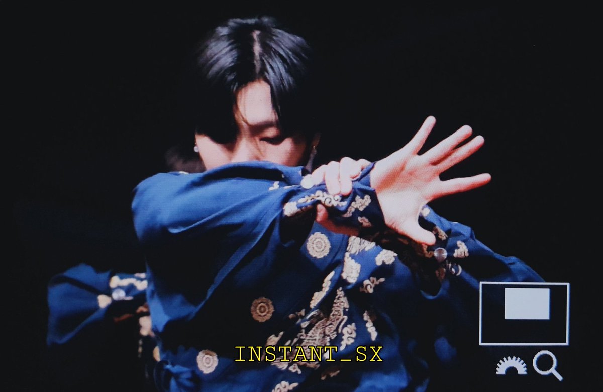 INSTANT_SX's tweet photo. 220116 동서울 팬사인회 #서호 #원어스 #SEOHO #ONEUS @official_ONEUS https://t.co/NzIM1pOsqP