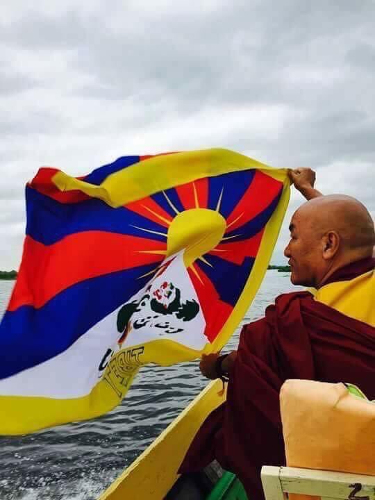 KHATAGS

Show the flag...Tibet is Tibet!