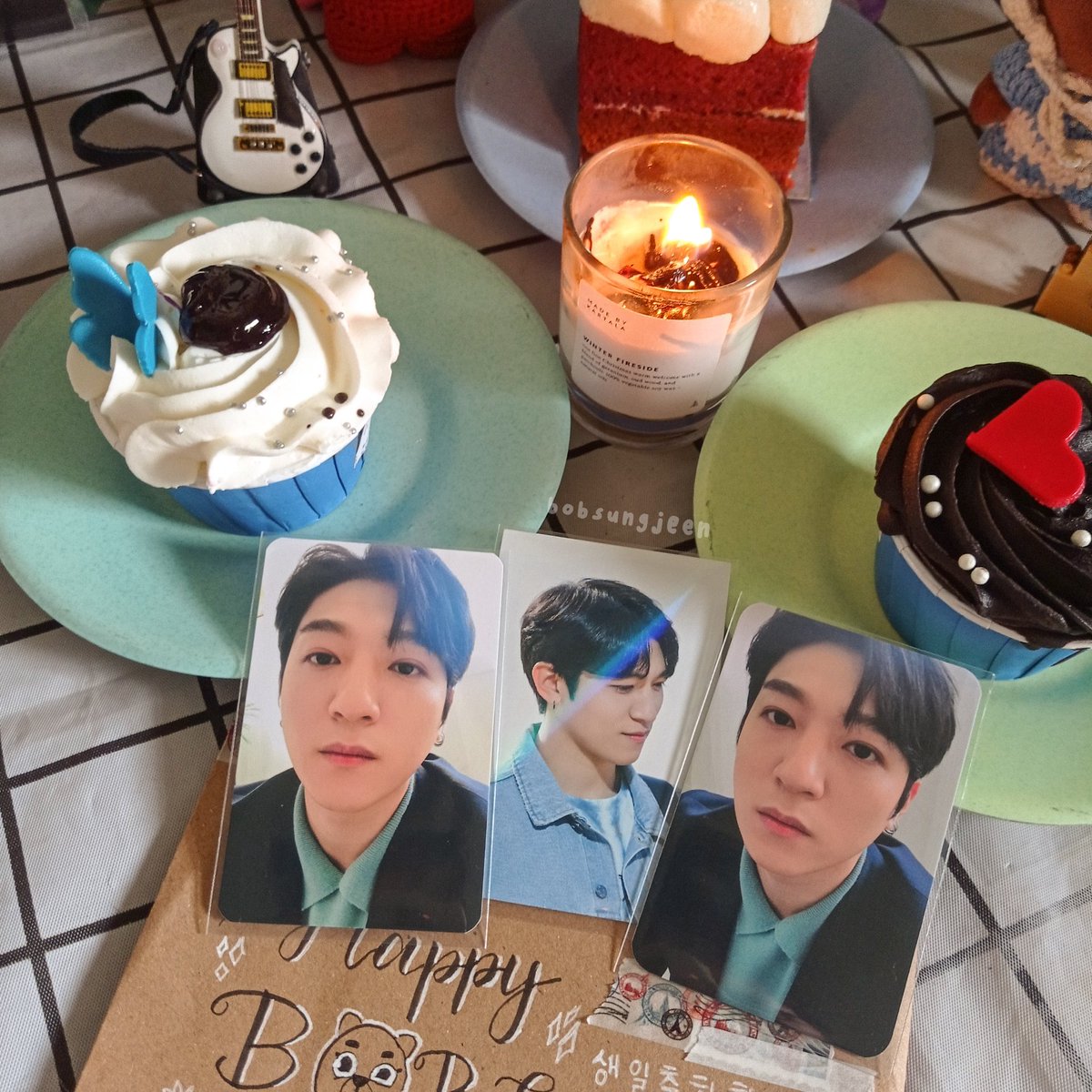 bobsungjeen's tweet photo. ❣️❣️❣️Happy birthday our Day6's strongest leader, 박성진❣️❣️❣️

Today, I bought red velvet, blueberry, and chocolate cupcake to celebrate his b'day😝 Let's Get Eat!!! #LGE #hbdBOB https://t.co/qUaCuFXycu