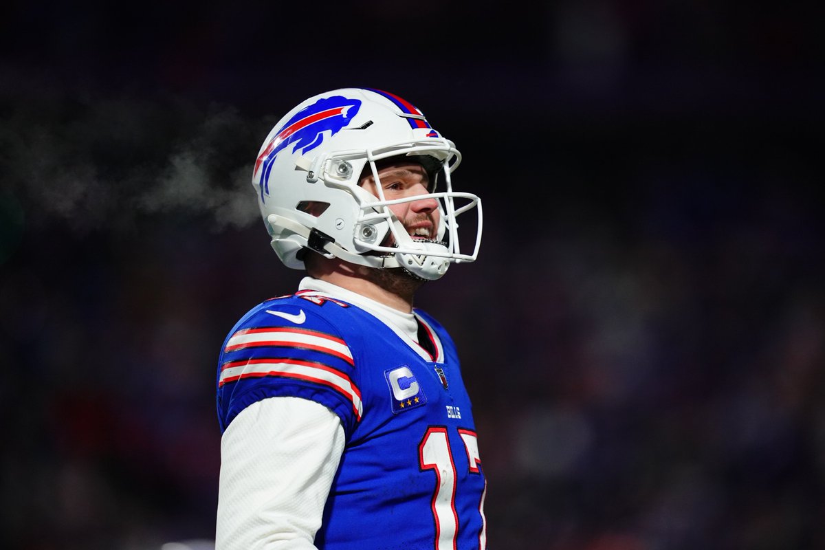 BuffaloBillsPR's tweet photo. Josh Allen tonight:

-Had more TDs (5) than incompletions (4).

-Became the first player in #NFL history with 5 passing TDs, an 80% completion percentage &amp; and 50+ rush yards.

-First QB in #NFL playoff history to throw for 300 yards, 5 TDs and run for 60+ yards. https://t.co/OEbvXpna0L