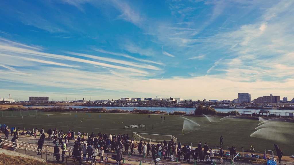 chaaki629's tweet photo. 昨日初めて馬入行ってきました。
始発の新幹線でどうにか9時過ぎに平塚着いて初めての場所なので不安過ぎて🚕で9時半には到着。
めっちゃ河川敷のええ感じの所で新チームお披露目の練習見学、最高でした😭
私にとっても新しい場所での新シーズン。
よろしくお願いします💚🙏
#新春湘南show
#bellmare https://t.co/COnHmLA75t