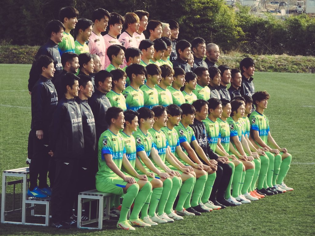 chaaki629's tweet photo. 昨日初めて馬入行ってきました。
始発の新幹線でどうにか9時過ぎに平塚着いて初めての場所なので不安過ぎて🚕で9時半には到着。
めっちゃ河川敷のええ感じの所で新チームお披露目の練習見学、最高でした😭
私にとっても新しい場所での新シーズン。
よろしくお願いします💚🙏
#新春湘南show
#bellmare https://t.co/COnHmLA75t