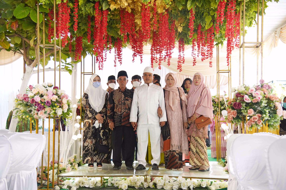 Intsiawati's tweet photo. Selamat Menempuh Hidup Baru Rafiko dan Silvi

InsyaAllah Sakinah Mawaddah Warahmah

iA &amp; Team

#dpdri #intsiawati https://t.co/4LQvbYZL4R