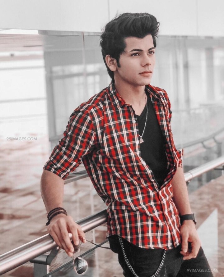 dhoniaddicts7's tweet photo. Many more congratulations Siddharth @siddnigam_off to complete 10M family on insta!!
You're one of the most talented and humble person I came across! May you achieve lot's of Happiness and success! Keep going

10 MILLION SIDDHARTHIANS
#SiddharthNigamHits10M https://t.co/942oDwsgRH