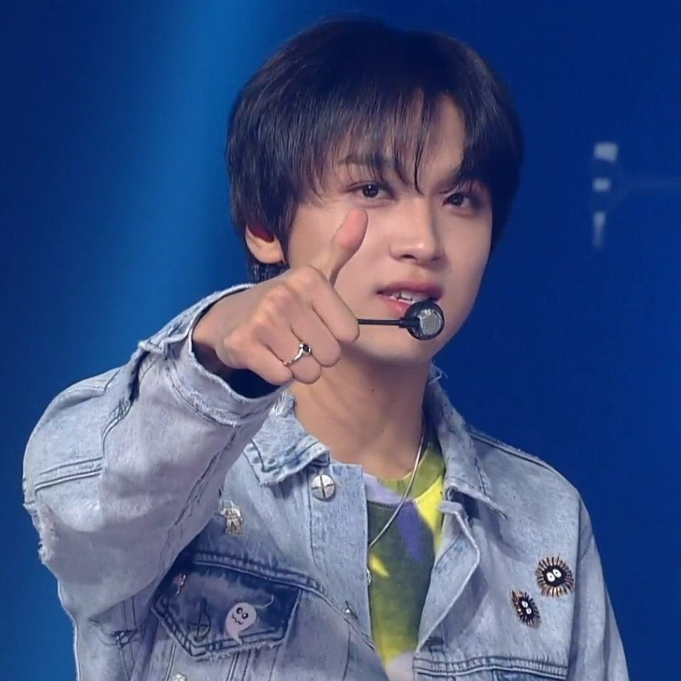 haechanctism's tweet photo. lee haechan trending for having a black hair after two years, yes that’s my man right there https://t.co/yFjeO3B4x7