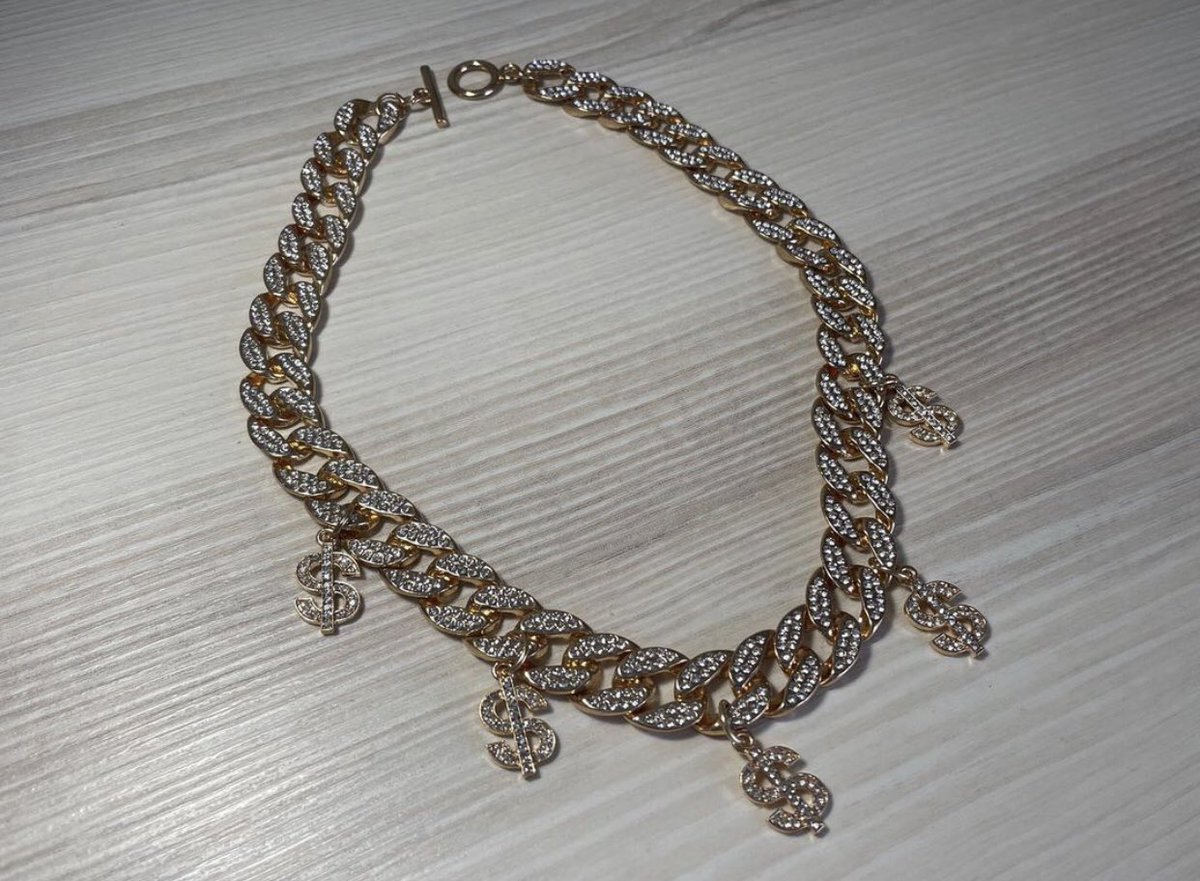 AmitieSA_'s tweet photo. Gold Dollar Sign Cuban Link Chain.✨
- Metal: Copper 
- Price: R300
- Only available in Gold. https://t.co/H9dFeIKO1p