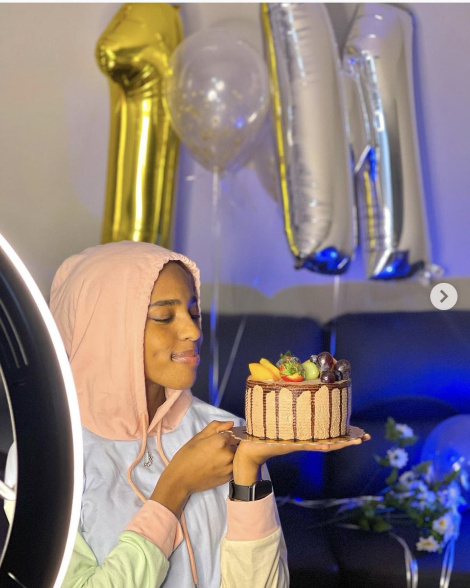 itsDrmutaz's tweet photo. عواطف برعي 💕

اول سودانية توصل اكثر من مليون followers متابع على السوشيال ميديا  في حساب التيك توك.

يليها بعدد المشتركين اللاعب السوداني
(هيثم مصطفى ⚽️) باكثر من 900k مشترك في الصفحة الشخصيه على الفيس بوك.

#دعم_الانفلونسرز_السودانيين 
#دعم_الاعلام_السوداني https://t.co/U1PsqlmCSO