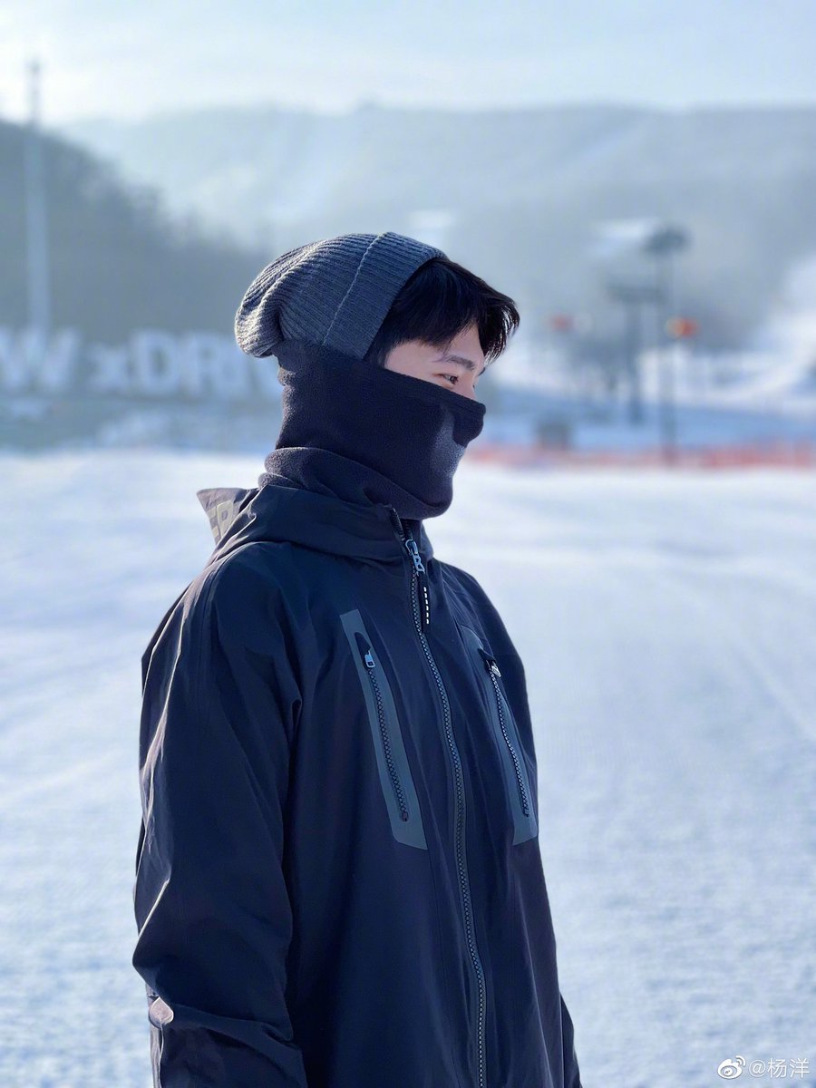 GoKyungPyo_'s tweet photo. #杨洋 #YANGYANG
滑雪 安排上了🏂🎿 https://t.co/9x1hzrRlWW