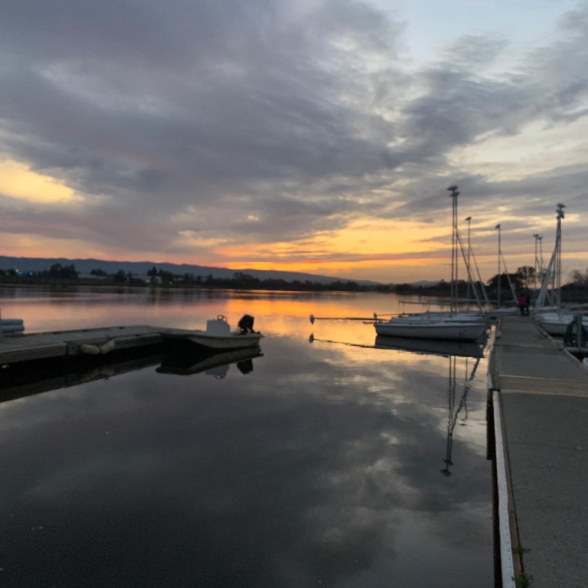 carpetride's tweet photo. MOTHER NATURE #inthepresent #grateful #love #sunsetchasing #sunsets #capturethemoment #livelife #loveyou #lovelife #dailysaunter #6miles #serenity #sublimeness #mirrorreflection #bewellstaysafesendinglove #nofilter #MotherNature https://t.co/93RrLGiO4c