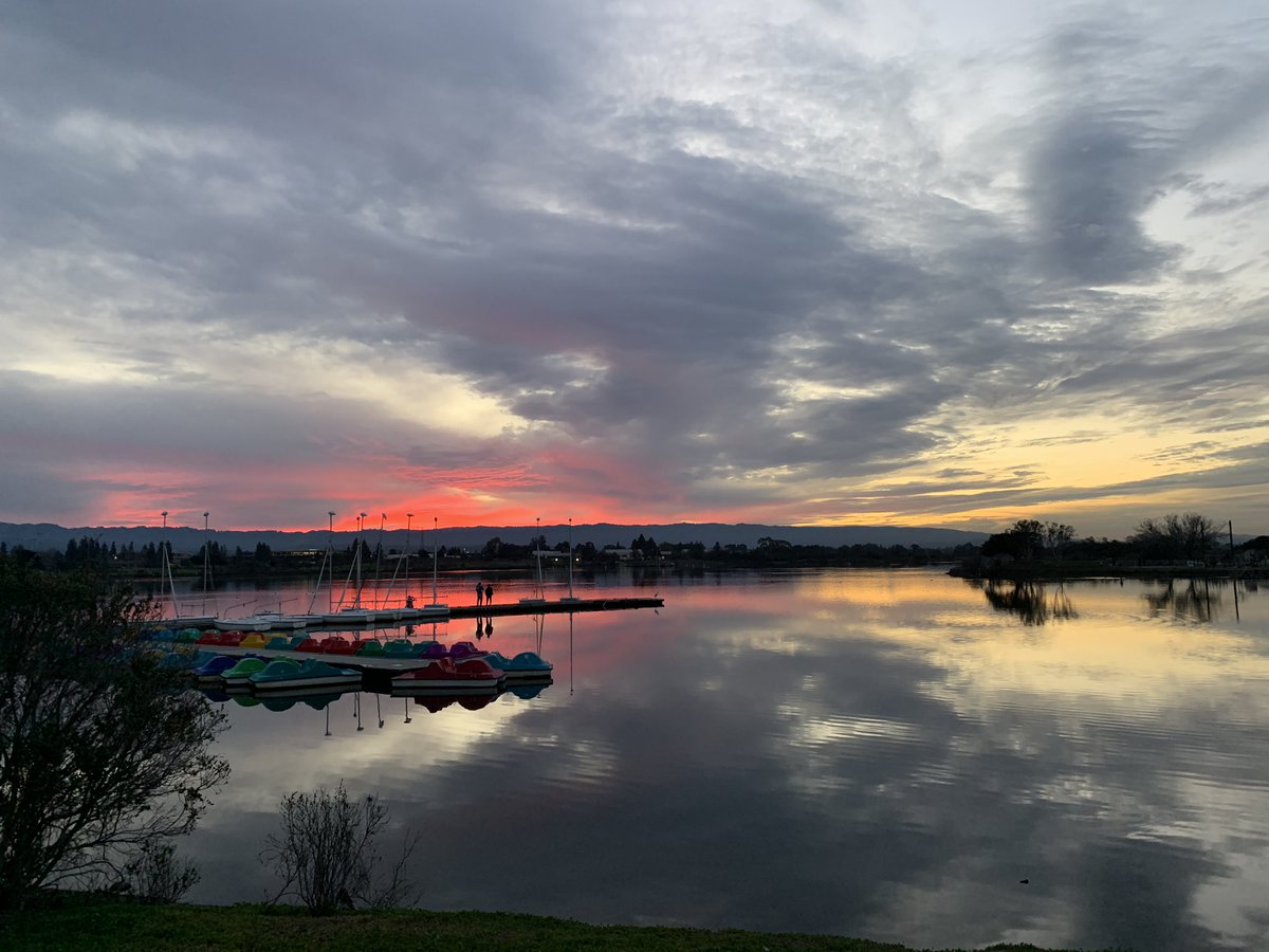 carpetride's tweet photo. MOTHER NATURE #inthepresent #grateful #love #sunsetchasing #sunsets #capturethemoment #livelife #loveyou #lovelife #dailysaunter #6miles #serenity #sublimeness #mirrorreflection #bewellstaysafesendinglove #nofilter #MotherNature https://t.co/93RrLGiO4c