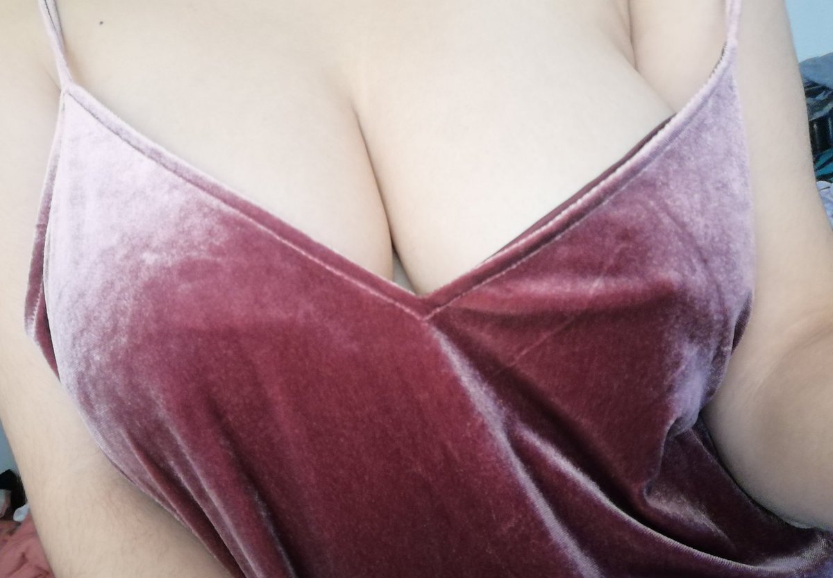 Perfect14564888's tweet photo. I want something, can you guess what? #tits #titties #bigtits #nsfw #hornysnaps #horny #porn https://t.co/Ob5xMuII1A
