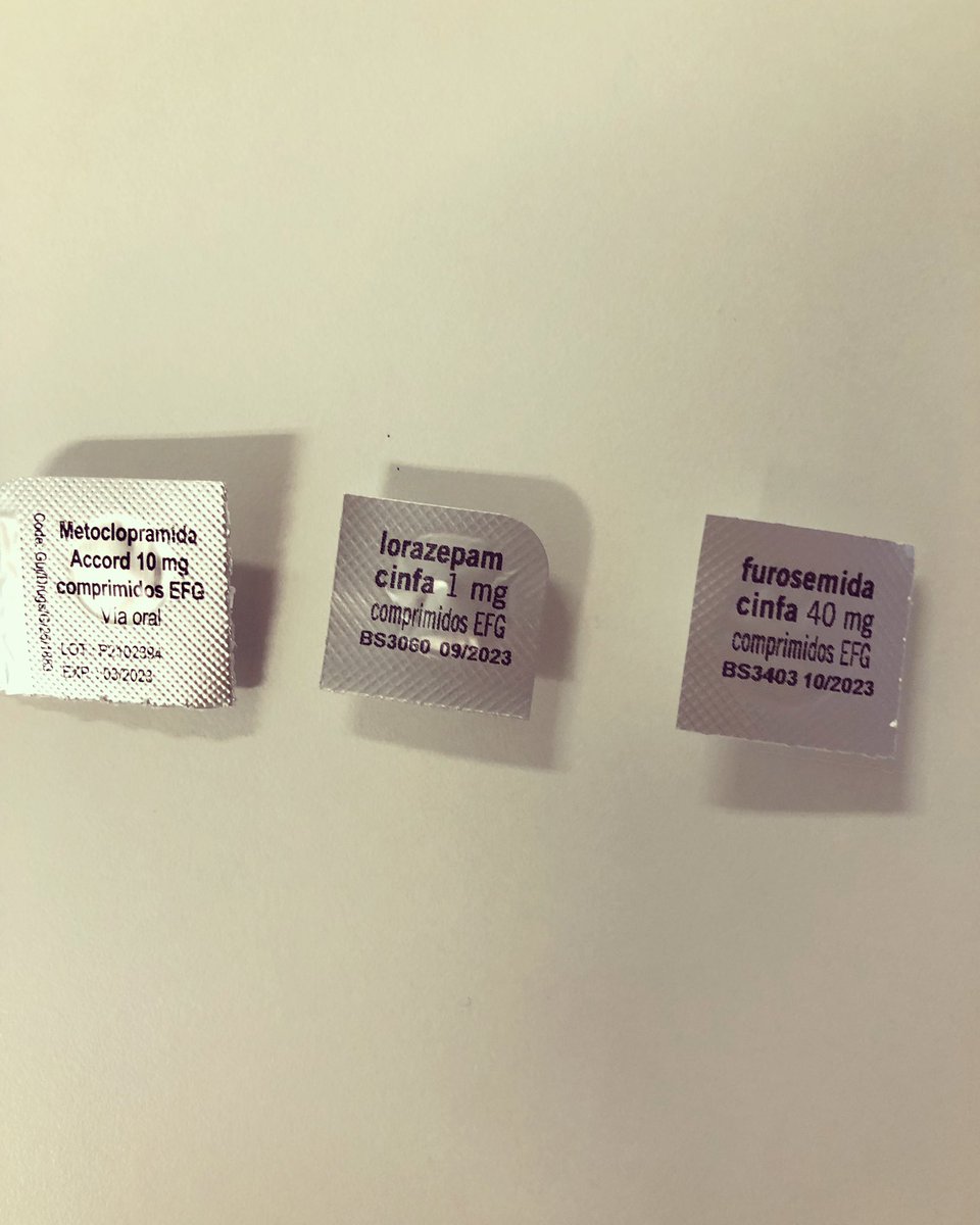 enferevolucion's tweet photo. Por favor… fabricantes de pastillas… Es importante estar concentrada para sacar medicación y más aún cuando los envases son prácticamente iguales. ¿Se podría evitar este enorme parecido en pastillitas tan diferentes entre ellas?  #salud #seguridad #pastilla #hospital https://t.co/ONI9SX2Q8e