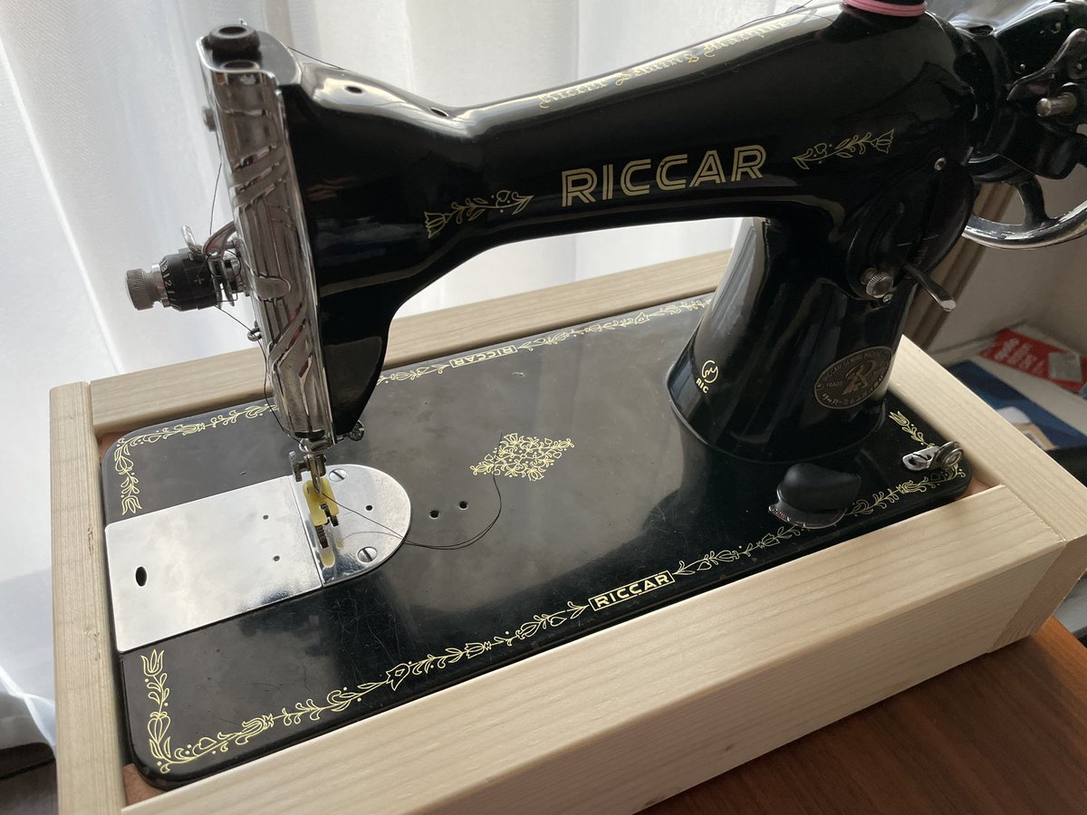 Common_Craft3's tweet photo. 手回しミシンを買いました。
これでレザクラが捗るって寸法です。 https://t.co/O0aVCBKSbA