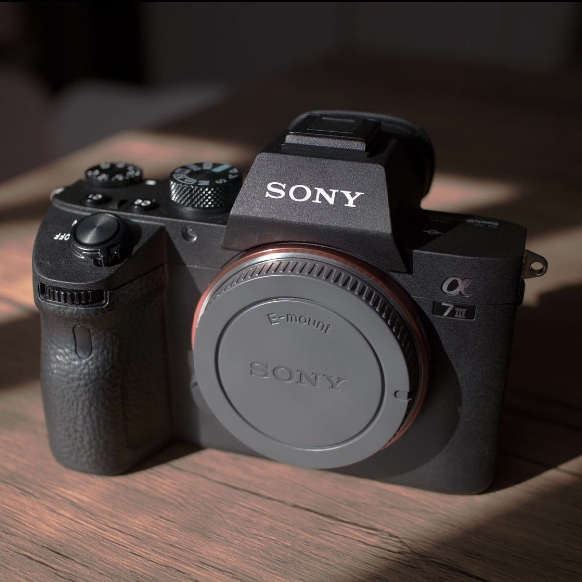 kappamovie's tweet photo. 【SONY α7Ⅲ】
新しい仕事用機材購入✨
α7Ⅳと悩みましがα7Ⅲでまずは様子を見ることにしました。
今後はこれが僕の相棒です📷
⁡
#sonya7iii 
#SONY
#ソニー
#a7iii
#a7iv
#ミラーレス一眼
#フルサイズ
#フォト
#photo
#動画クリエイター
#映像制作
#動画編集
#動画撮影
#サムネイル作成 https://t.co/Rw9lc8h7E0
