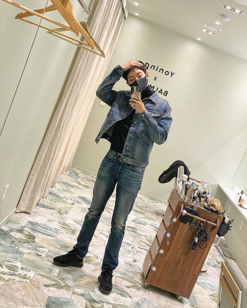 [20220116] Lee Jungshin's SNS update 

💙💙🥶

instagram.com/p/CYyFi4NBlXb