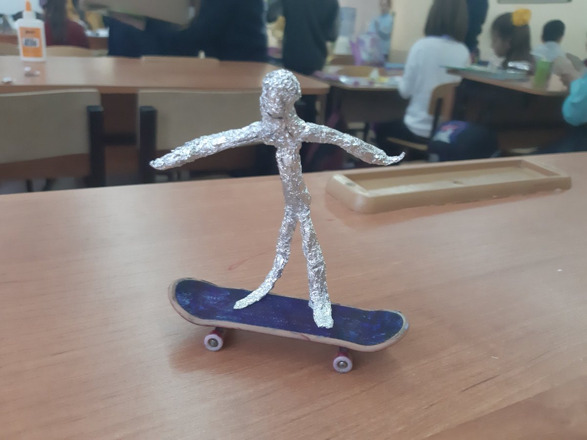 "Зимние виды спорта" смоделировали  из фольги учащиеся объединения "Волшебники"