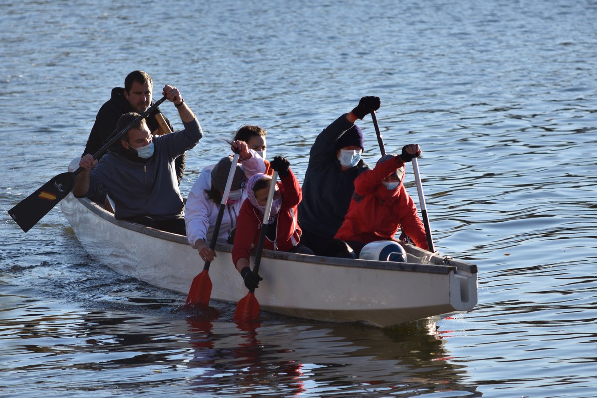 ⏰ Domingo de invierno ❄️ y estamos a ➖2️⃣ 🥶🥶

Tienes dos opciones 🤨 👇🏻 
☑️ Quedarte en casa 🏠 💤
✅ Subirte a un barco dragón 💦 

➡️ La elección siempre será la misma: 🛶 🐉 🥁 

📸 Raquel Barba

#Piragüismo #SomosPalistas #DeporteEsSalud #HacemosCantera #BarcoDragon 💗