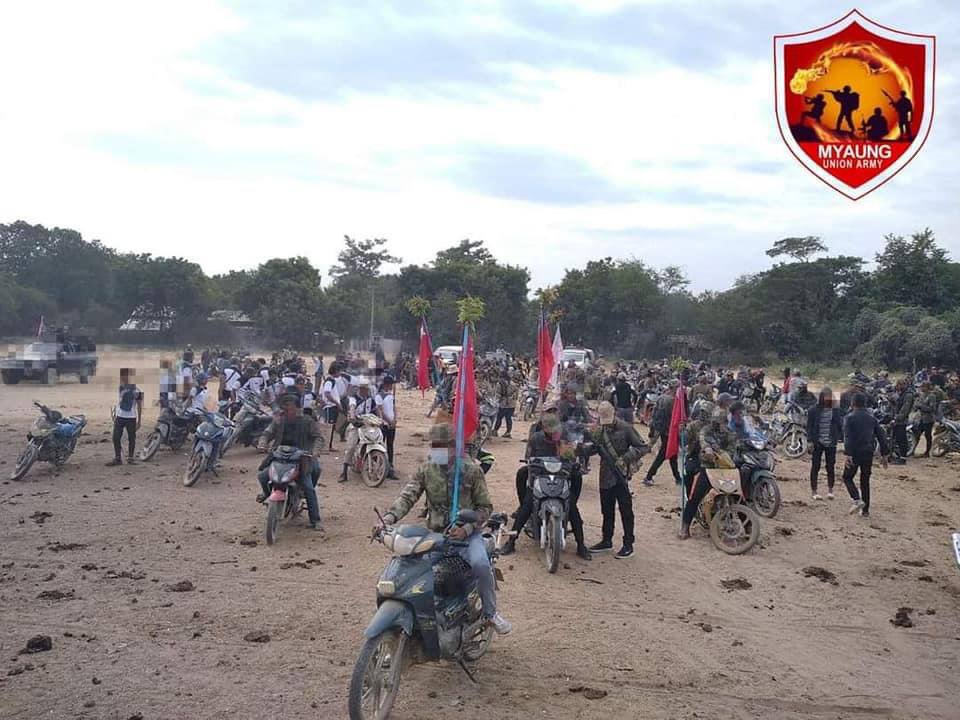ayemyat01's tweet photo. Locals of village in Myaung Tsp staged a strike against Genocidal Dictatorship &amp; showed support to @NUGMyanmar with the security provided by PDF forces. #HumansAreNotShields #2022Jan16Coup  #WhatsHappeningInMyanmar https://t.co/4QIWBgvRjl