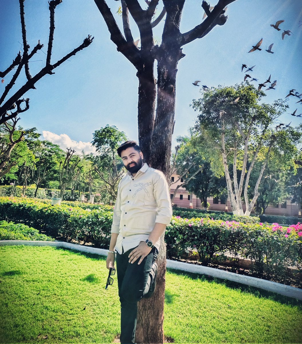 punitrawal29's tweet photo. जिंदगी जख्मों से भरी है वक्त को मरहम बनाना सिख लों, 
हारना तो है ही मौत के सामने पहले जिंदगी से जीना सिख लो...🤞🏻🤞🏻🤞🏻
#Fresh_Vibes #Positive_Mind #Thanks_God #Peaceful ❤️ https://t.co/s2SXkepisK