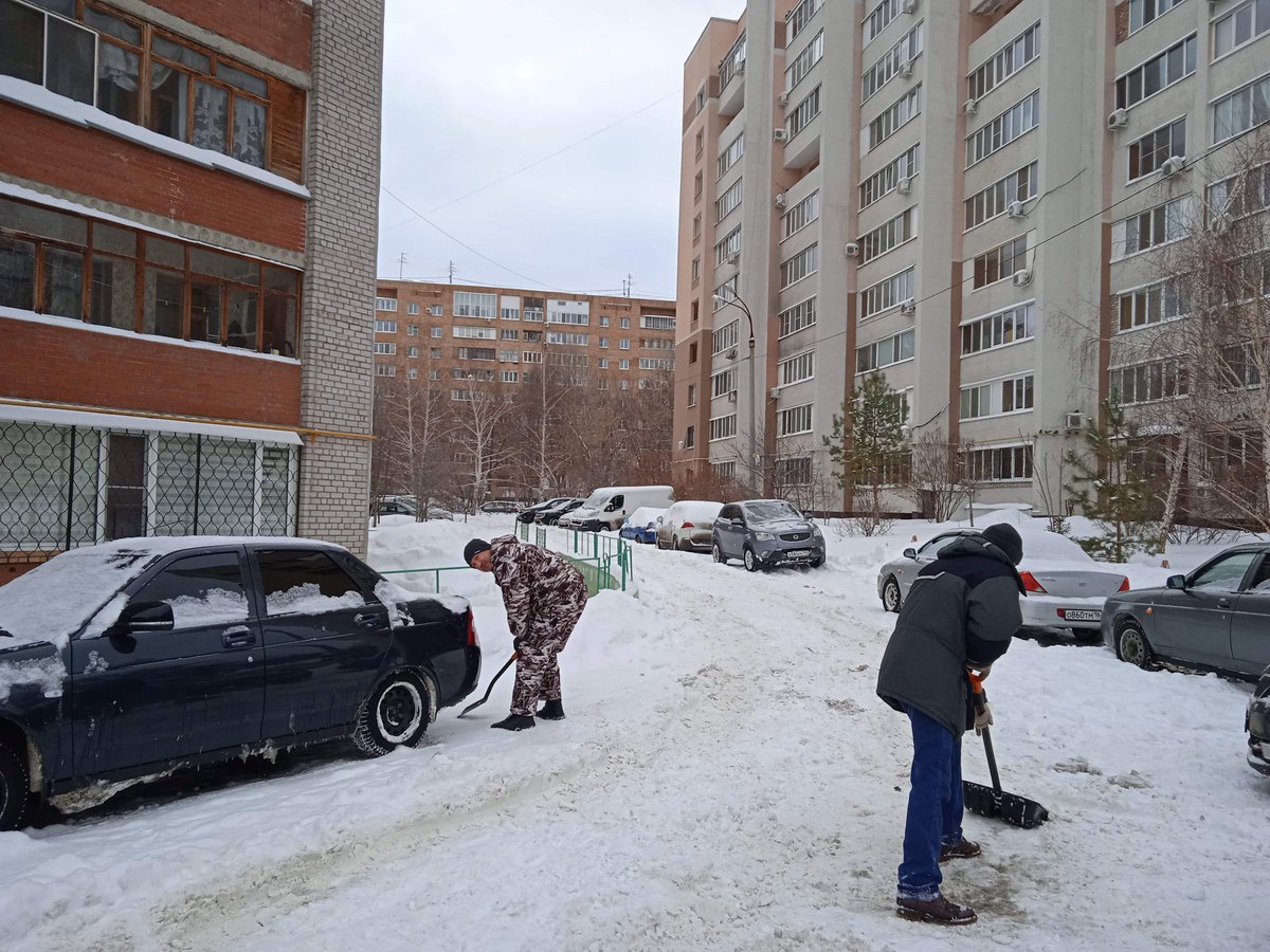 Активное участие приняли в #воскресник_самара жители ТСЖ "Ладья" и ТСЖ "У ОЗЕРА" (Советская 71,73)
<a href="/Rudakov_i_a/">Рудаков Игорь Александрович</a> <a href="/ov_safonova/">Ольга</a> <a href="/adm_kir63/">Администрация Кировского района</a>