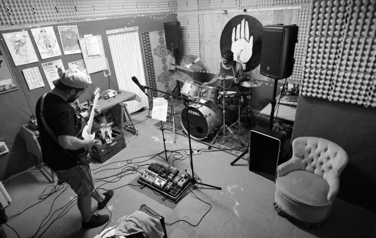 A punt de veure la llum el nou disc “Tremolau Eterns Mortals” dels menorquins del metall Fornaris
underground.cat/2022/01/14/a-p…