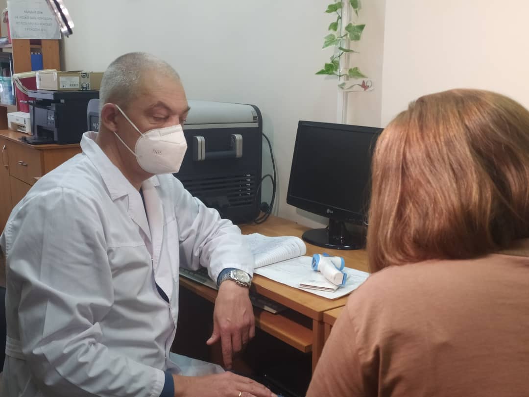 👩‍⚕ На прививку - в библиотеку. Сегодня мобильный комплекс работает в здании центральной библиотеки по адресу: ул. Маяковского, 72. 

🕓 Пройти вакцинацию здесь можно до 17 часов. В наличии все виды вакцин, сделать прививку можно против коронавирусной инфекции и гриппа.