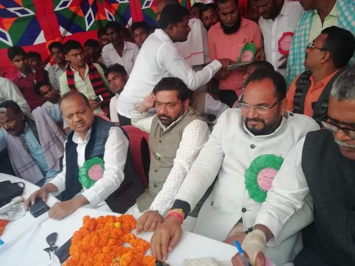 KhalidkhalilK's tweet photo. राह संघर्ष की जो चलता है ,वही इस संसार को बदलता है 
जिस ने जीती हो संघर्ष की जंग,सूर्य बनकर वही निकलता है 
जन जन के नेता एक मजबूत आवाज़ पोड़ैयाहाट के लोकप्रिय विधायक भाई @PradeepYadavMLA जी को जन्मदिन की हार्दिक बधाई व शुभकामनाएं।आप हमेशा उन्नति पथ पर अग्रसर रहे सदैव यही दुआएं है https://t.co/aLszWh1eik