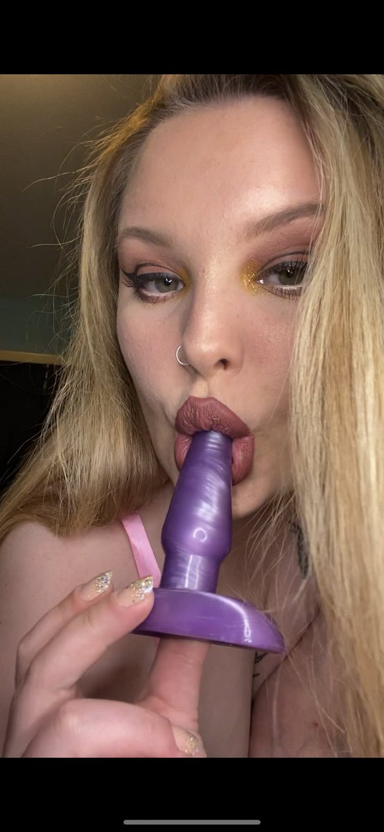 KelsieLong20's tweet photo. Cum play with me #contentcreator #onlyfans #ass #anal #buyingcontent https://t.co/7DnznvVwNc https://t.co/X5g3tw9jkI