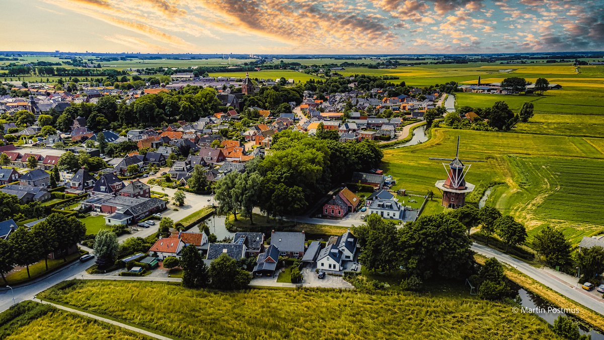 Middelstum (Gronings: Milnsum) is een plaats in de gemeente Eemsdelta, gelegen aan het Boterdiep. Het dorp is vanwege zijn goed bewaard gebleven radiale wierdestructuur en historische centrum aangewezen als beschermd dorpsgezicht Ik mag graag even door het dorp rijden /wandelen