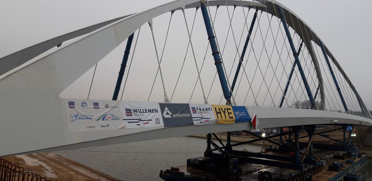 Vandaag wordt de nieuwe #Hoogmolenbrug over het #Albertkanaal in <a href="/gemSchoten/">Gemeente Schoten</a> gelegd. #viatalbert <a href="/ArcadisBelgie/">Arcadis België</a> <a href="/swecobelgium/">Sweco Belgium</a> <a href="/WillemenGroep/">Willemen Groep</a> @HyeNV #aelterman #frankiconstruct <a href="/Sarens/">Sarens</a> <a href="/Vlaamsewaterweg/">De Vlaamse Waterweg</a> Project met Europese steun #Ceftransport