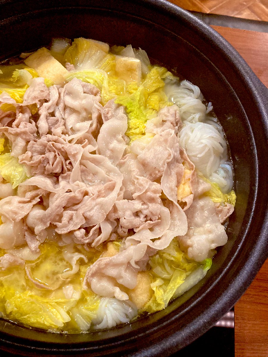dyukio2's tweet image. 塩バター鍋です。
昨日飲み過ぎたので、休肝日とします💦
#おうちご飯 #塩バター鍋 #休肝日