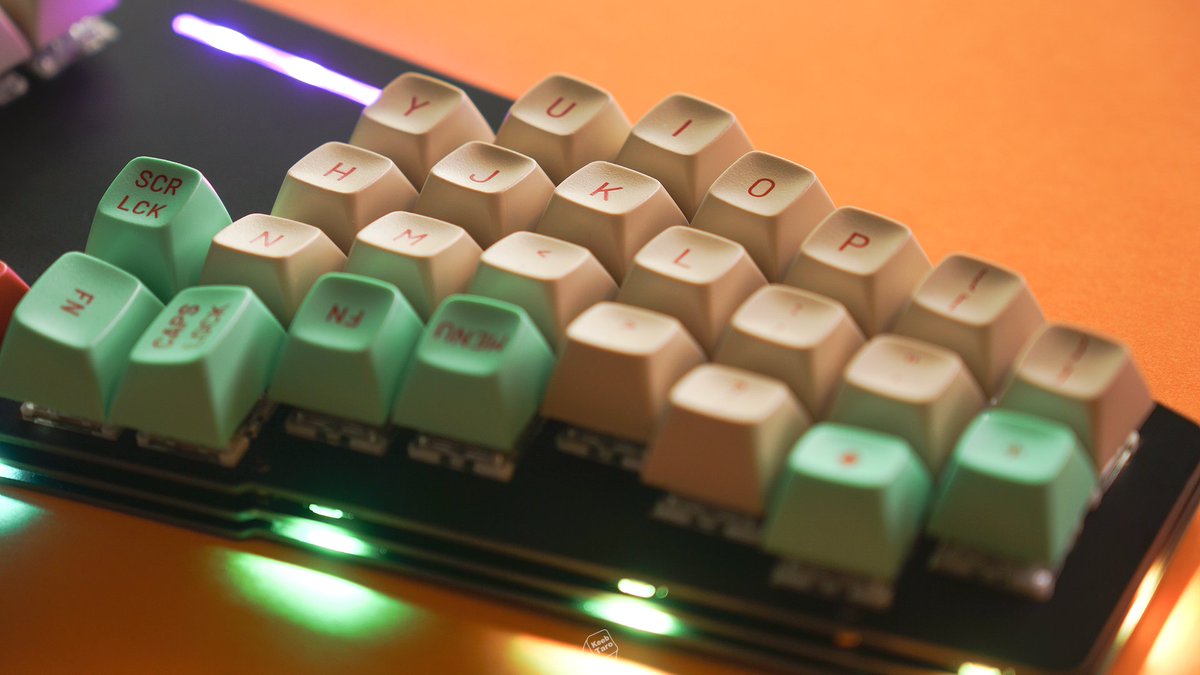 RT @KeebTaro: 機能美 Keyboard: #ergotonic49 Switch: Gateron Pro