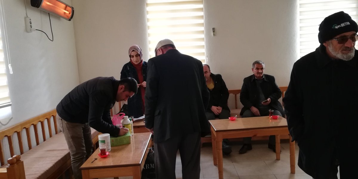 Uzun zamandır tarımsal yayım ve danışmanlık hizmetlerini yaygınlaştırıyor  çiftçilerimizi bilinçlendiriyoruz. Tarım Danışmanlığı Sisteminde mesleki ve özlük haklarımızın Avrupa Birliği standartlarında geliştirilmesi talebimizdir.  <a href="/bekirpakdemirli/">Dr. Bekir Pakdemirli</a> <a href="/tobeydb/">Eğitim ve Yayın Dairesi Başkanlığı</a> <a href="/aysinisikgece/">Ayşe Ayşin Işıkgece</a>