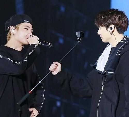 filming the loves 🖤🖤