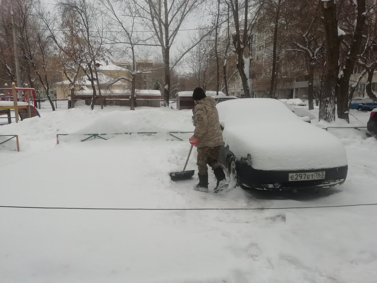 Kir_UM8's tweet photo. Алма-Атинская 34, Путейская 34 жители вышли на #воскресник @Rudakov_i_a @ov_safonova https://t.co/mawuXRmSh8